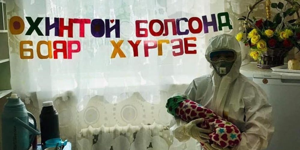 Pregnant woman gives birth during isolation period